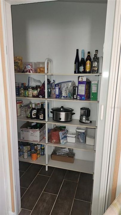 For Rent: $1,550 (3 beds, 1 baths, 936 Square Feet)