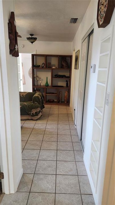 For Rent: $1,550 (3 beds, 1 baths, 936 Square Feet)