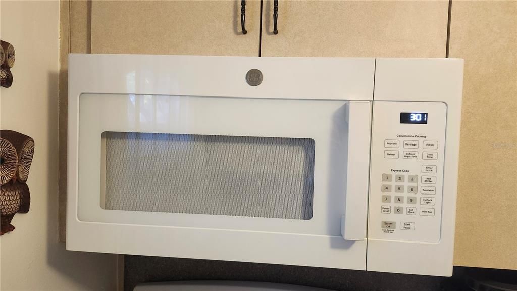 For Rent: $1,550 (3 beds, 1 baths, 936 Square Feet)