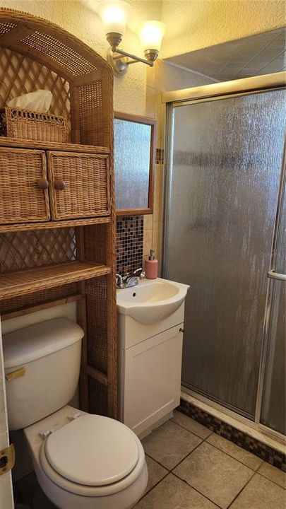 For Rent: $1,550 (3 beds, 1 baths, 936 Square Feet)