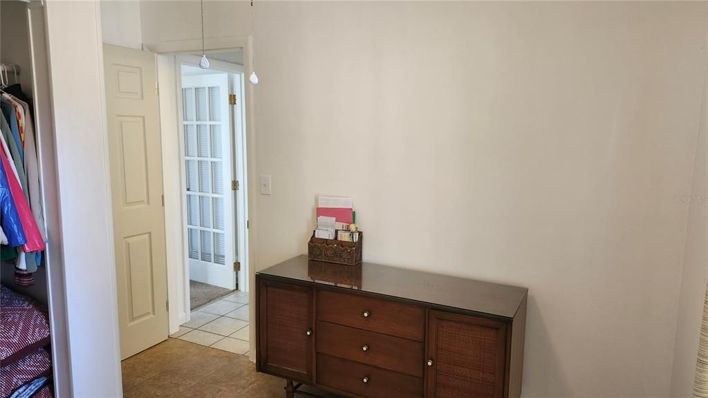 For Rent: $1,550 (3 beds, 1 baths, 936 Square Feet)