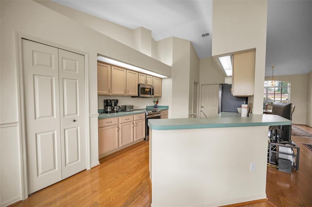 For Sale: $373,900 (3 beds, 2 baths, 1892 Square Feet)