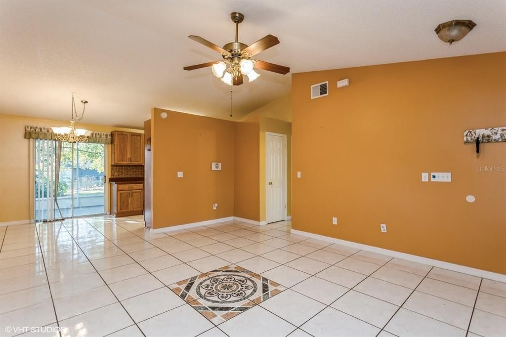 出租: $1,750 (3 贝兹, 2 浴室, 1120 平方英尺)