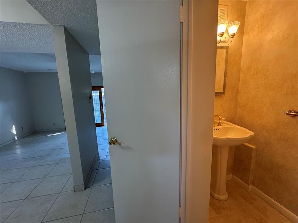 For Rent: $1,795 (2 beds, 1 baths, 1219 Square Feet)