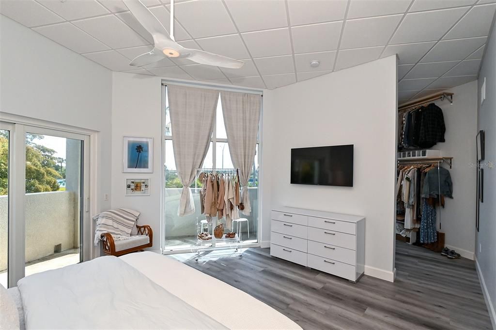 出租: $2,500 (2 贝兹, 1 浴室, 2495 平方英尺)