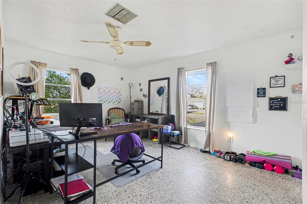 For Sale: $230,000 (2 beds, 2 baths, 1084 Square Feet)