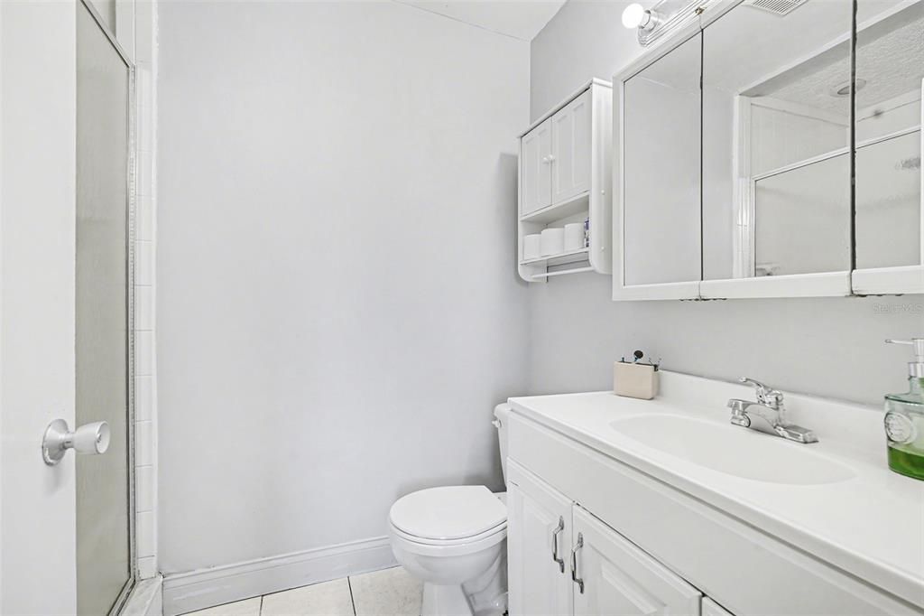 For Sale: $230,000 (2 beds, 2 baths, 1084 Square Feet)