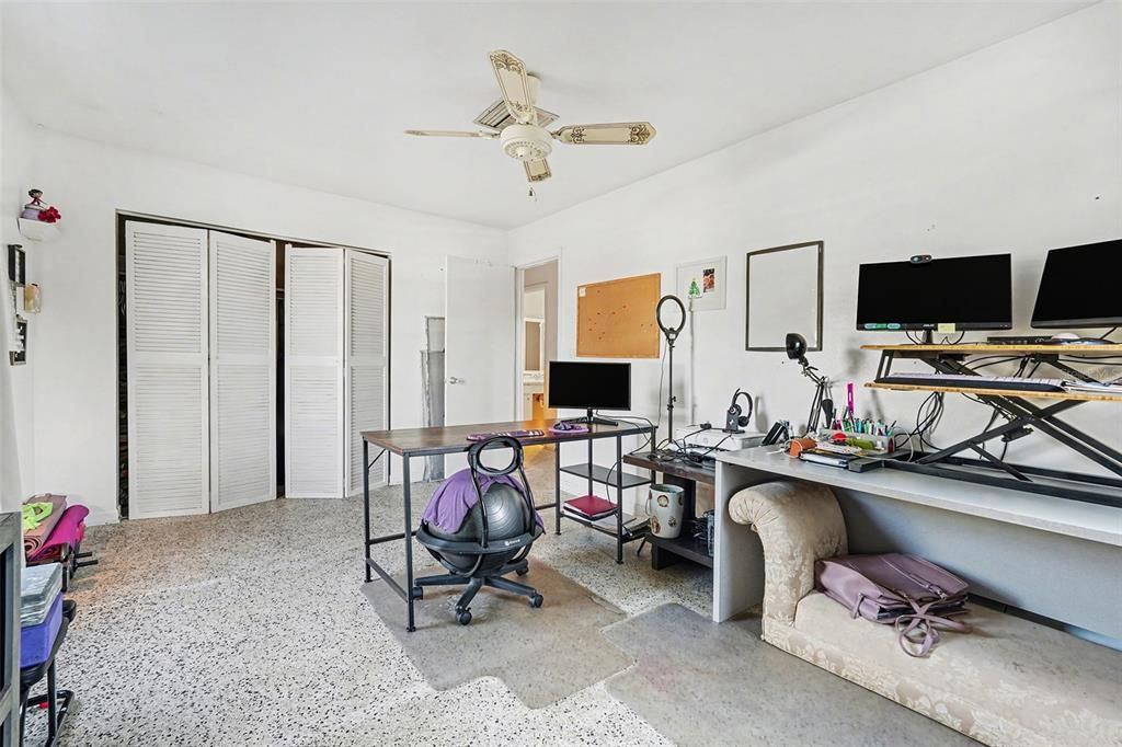 For Sale: $230,000 (2 beds, 2 baths, 1084 Square Feet)