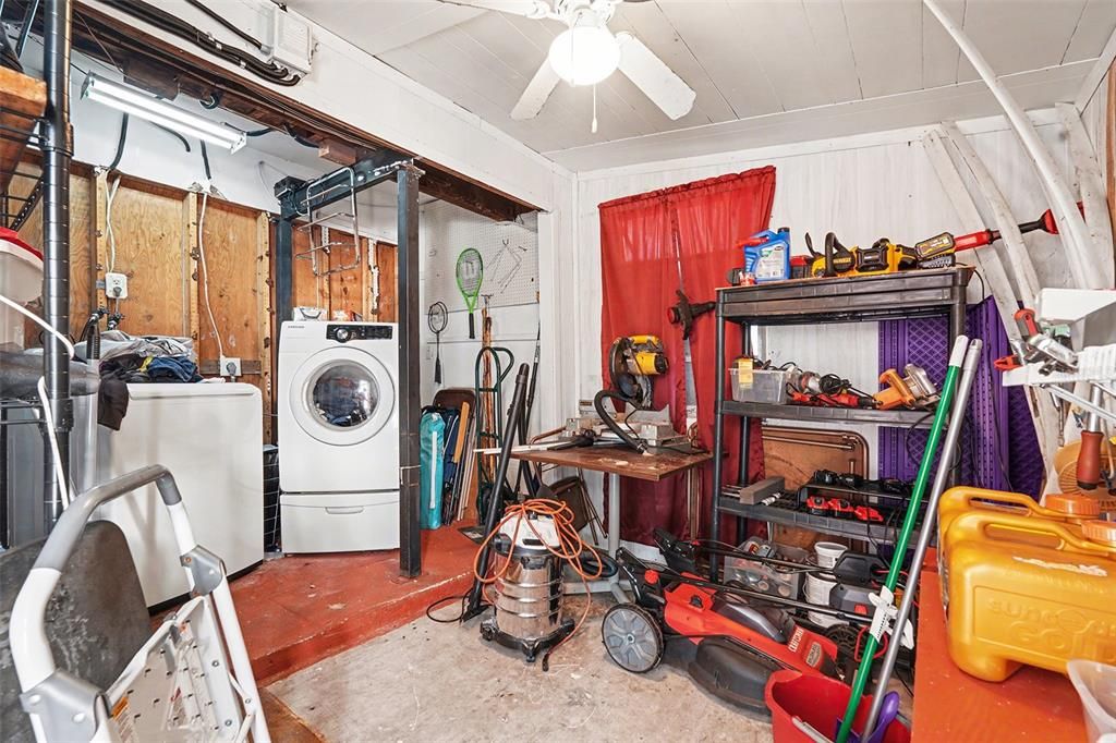 For Sale: $230,000 (2 beds, 2 baths, 1084 Square Feet)