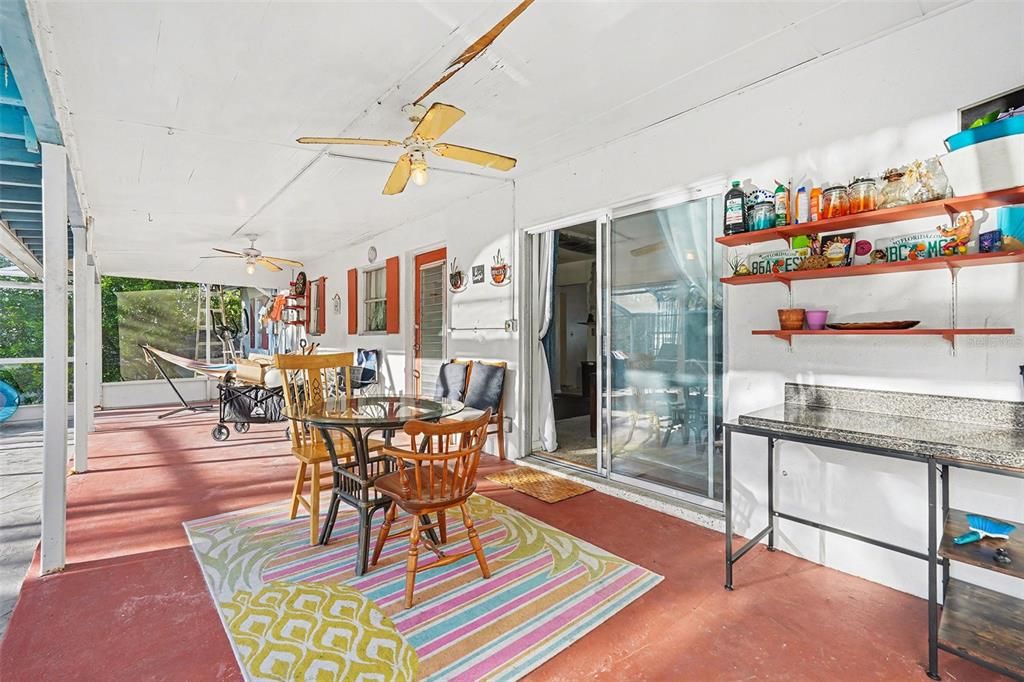 For Sale: $230,000 (2 beds, 2 baths, 1084 Square Feet)