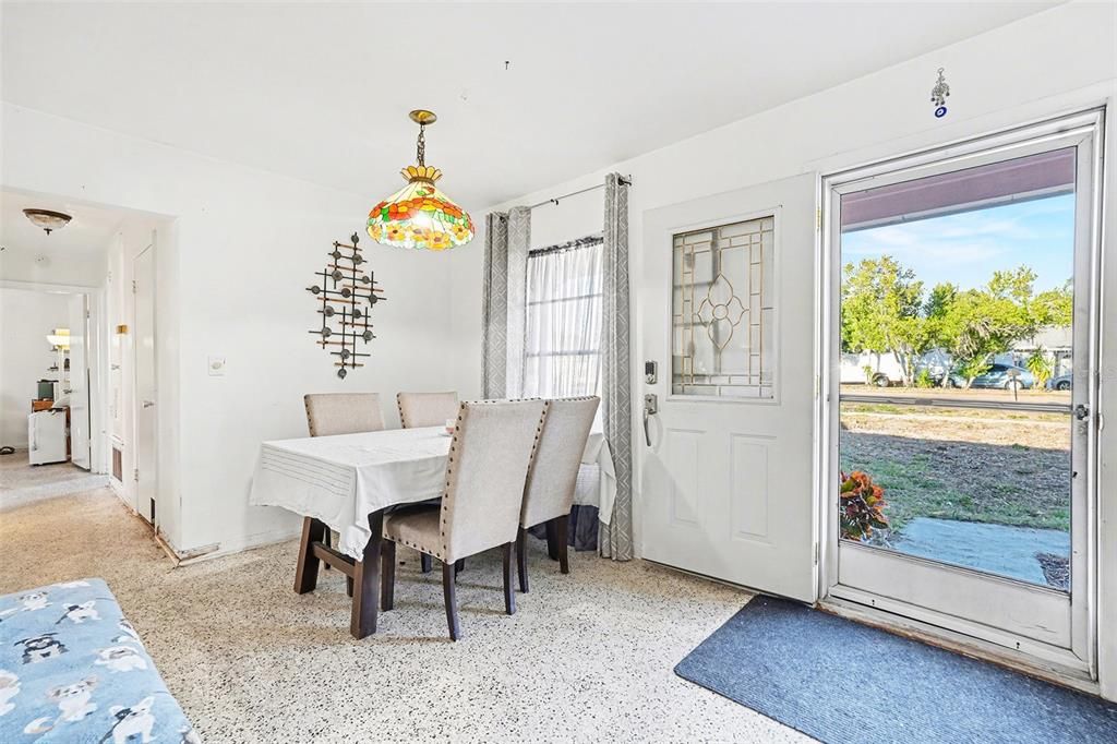 For Sale: $230,000 (2 beds, 2 baths, 1084 Square Feet)