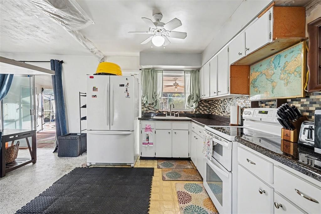 For Sale: $230,000 (2 beds, 2 baths, 1084 Square Feet)