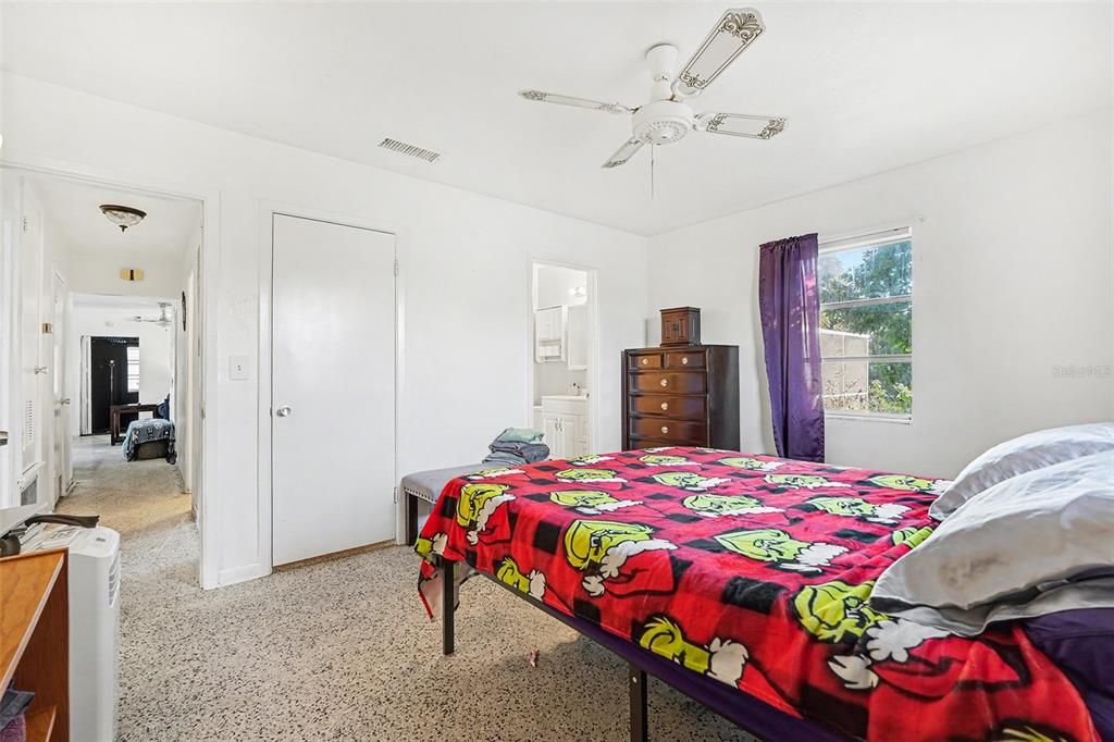 For Sale: $230,000 (2 beds, 2 baths, 1084 Square Feet)