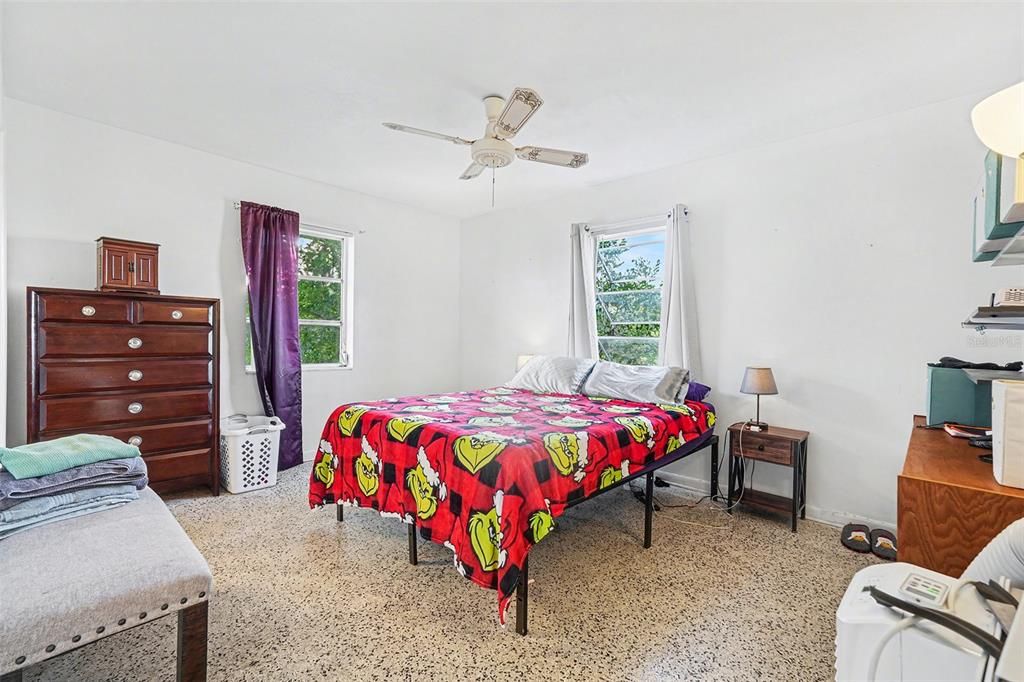 For Sale: $230,000 (2 beds, 2 baths, 1084 Square Feet)