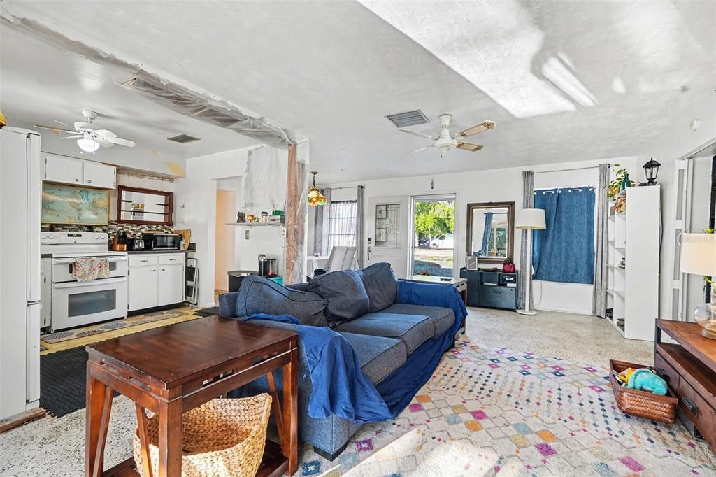 For Sale: $230,000 (2 beds, 2 baths, 1084 Square Feet)