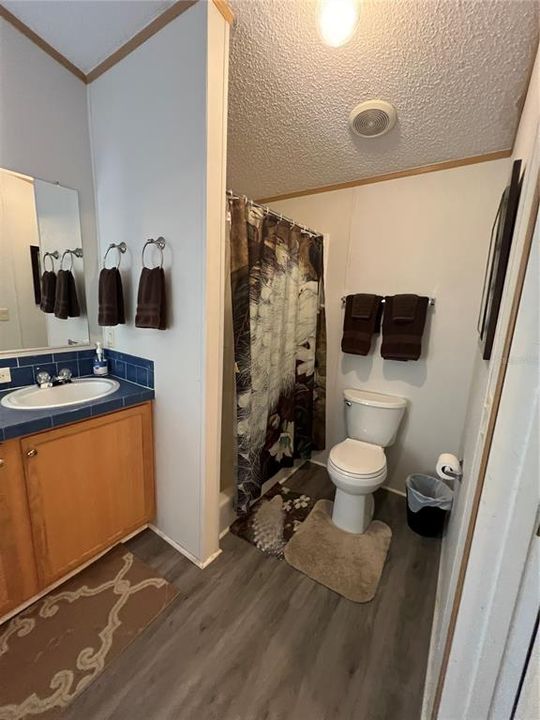 待售: $399,000 (6 贝兹, 4 浴室, 1140 平方英尺)