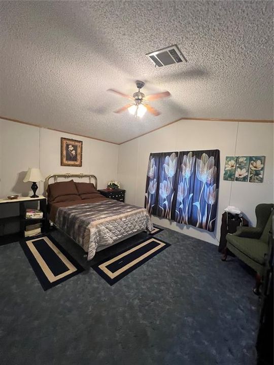 待售: $399,000 (6 贝兹, 4 浴室, 1140 平方英尺)