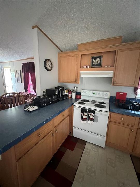 待售: $399,000 (6 贝兹, 4 浴室, 1140 平方英尺)