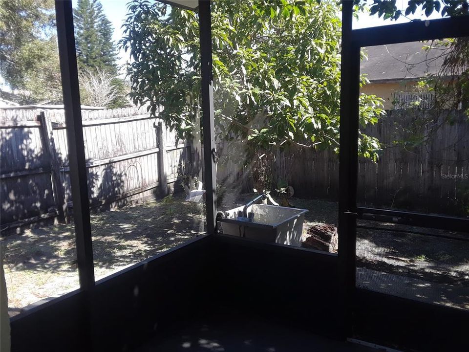 出租: $1,525 (2 贝兹, 1 浴室, 904 平方英尺)