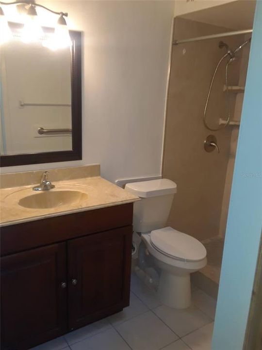 出租: $1,525 (2 贝兹, 1 浴室, 904 平方英尺)