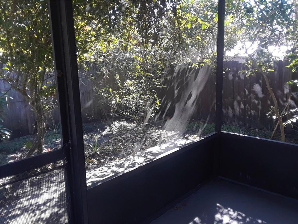 出租: $1,525 (2 贝兹, 1 浴室, 904 平方英尺)