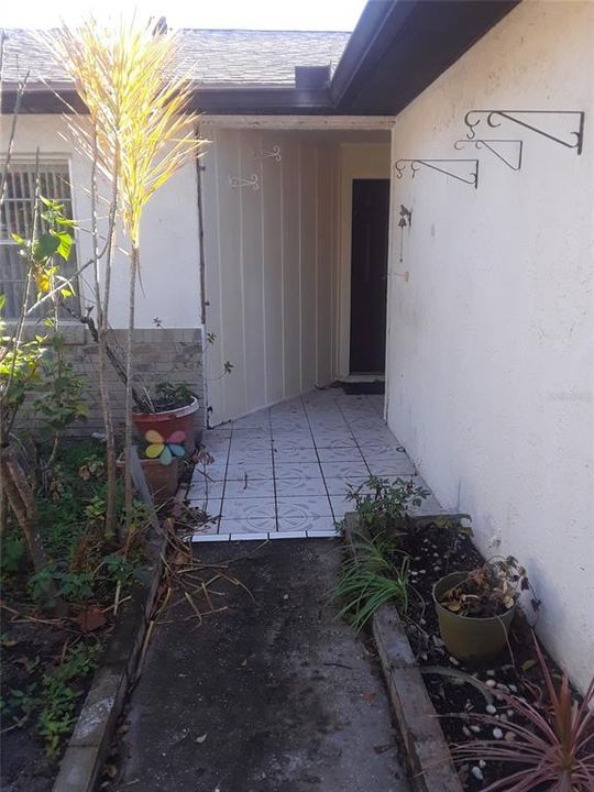 出租: $1,525 (2 贝兹, 1 浴室, 904 平方英尺)