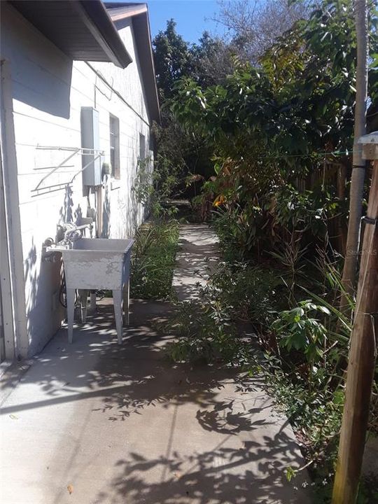 出租: $1,525 (2 贝兹, 1 浴室, 904 平方英尺)