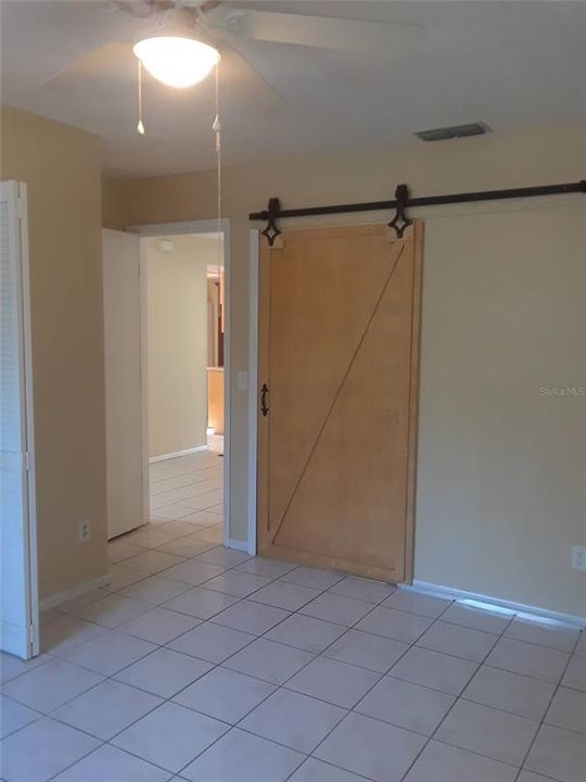 出租: $1,525 (2 贝兹, 1 浴室, 904 平方英尺)