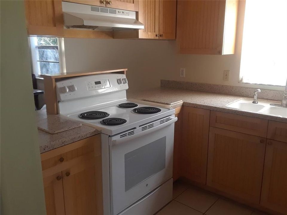 出租: $1,525 (2 贝兹, 1 浴室, 904 平方英尺)