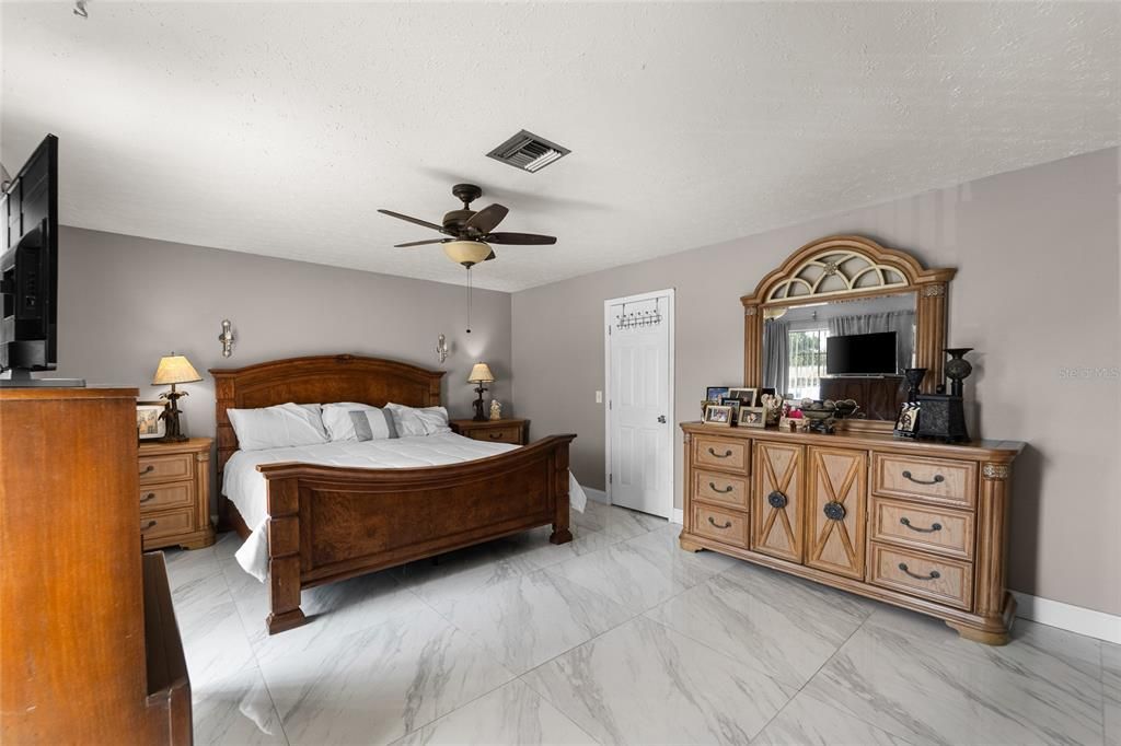 For Sale: $420,000 (4 beds, 2 baths, 2034 Square Feet)