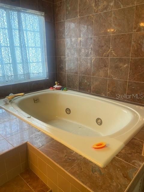 For Sale: $332,400 (3 beds, 2 baths, 1968 Square Feet)