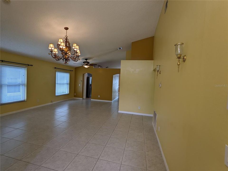 For Rent: $2,800 (4 beds, 2 baths, 1886 Square Feet)