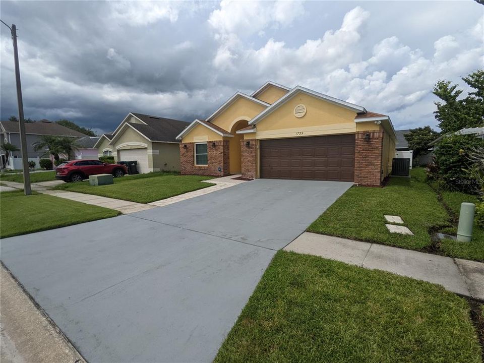 For Rent: $2,800 (4 beds, 2 baths, 1886 Square Feet)