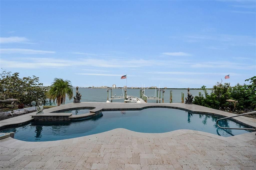 На продажу: $2,350,000 (4 спален, 3 ванн, 5025 Квадратных фут)