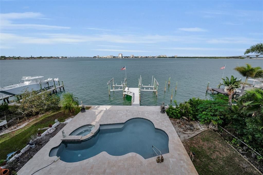 На продажу: $2,350,000 (4 спален, 3 ванн, 5025 Квадратных фут)