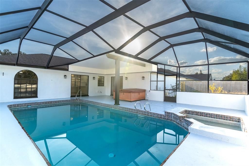 En Venta: $415,000 (4 camas, 3 baños, 2008 Pies cuadrados)