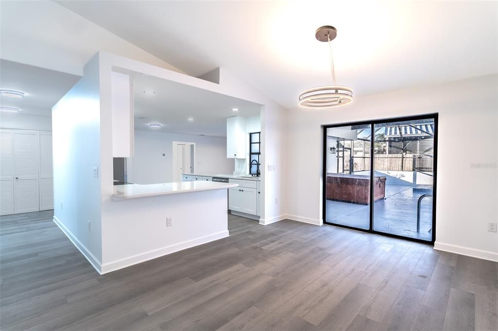 En Venta: $415,000 (4 camas, 3 baños, 2008 Pies cuadrados)