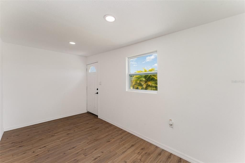 For Rent: $1,700 (3 beds, 1 baths, 1148 Square Feet)