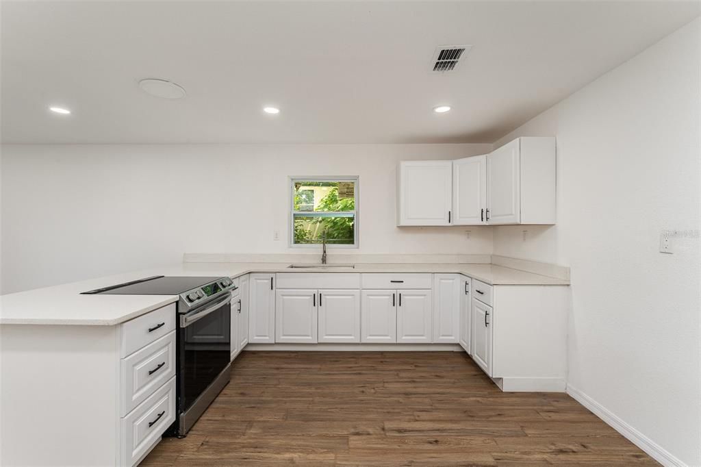 For Rent: $1,700 (3 beds, 1 baths, 1148 Square Feet)