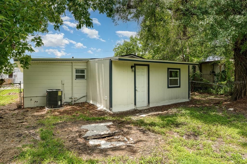 For Rent: $1,700 (3 beds, 1 baths, 1148 Square Feet)