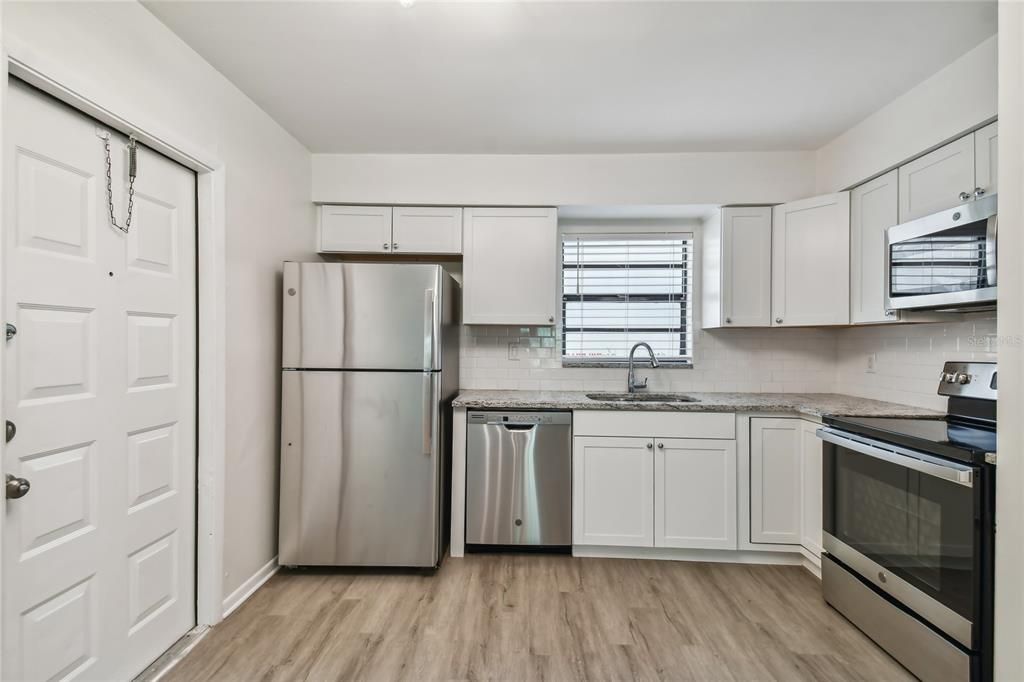 В аренду: $1,650 (2 спален, 1 ванн, 850 Квадратных фут)