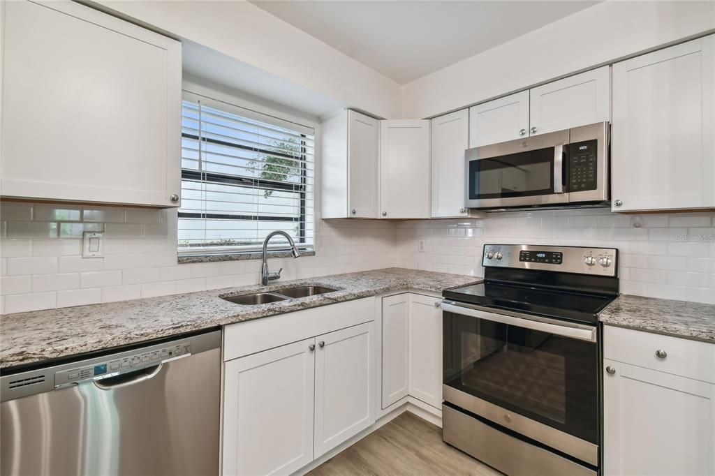 В аренду: $1,650 (2 спален, 1 ванн, 850 Квадратных фут)