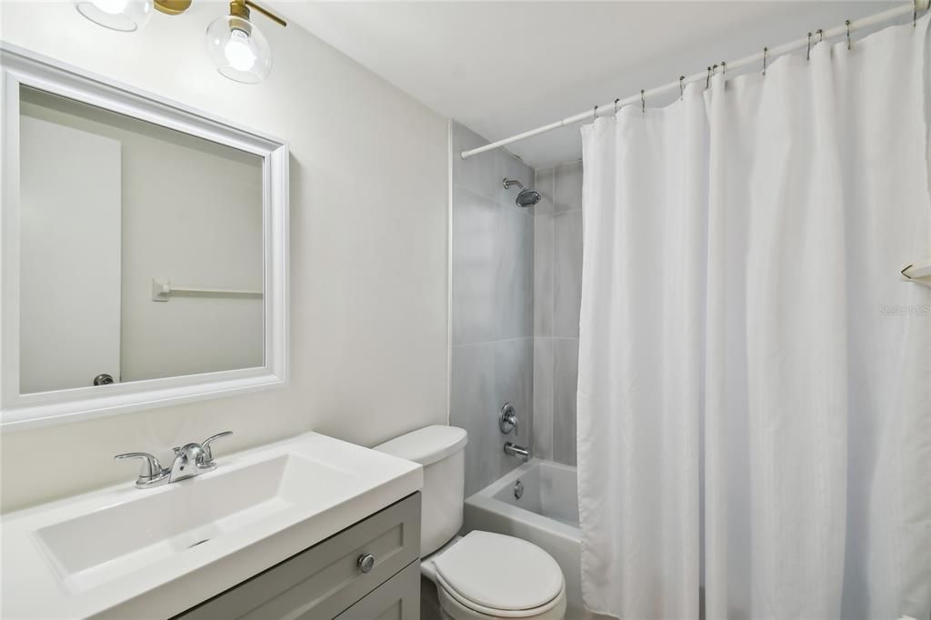 В аренду: $1,650 (2 спален, 1 ванн, 850 Квадратных фут)