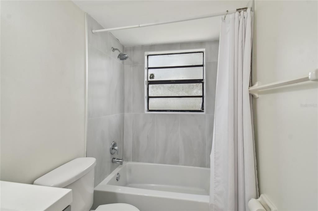 В аренду: $1,650 (2 спален, 1 ванн, 850 Квадратных фут)