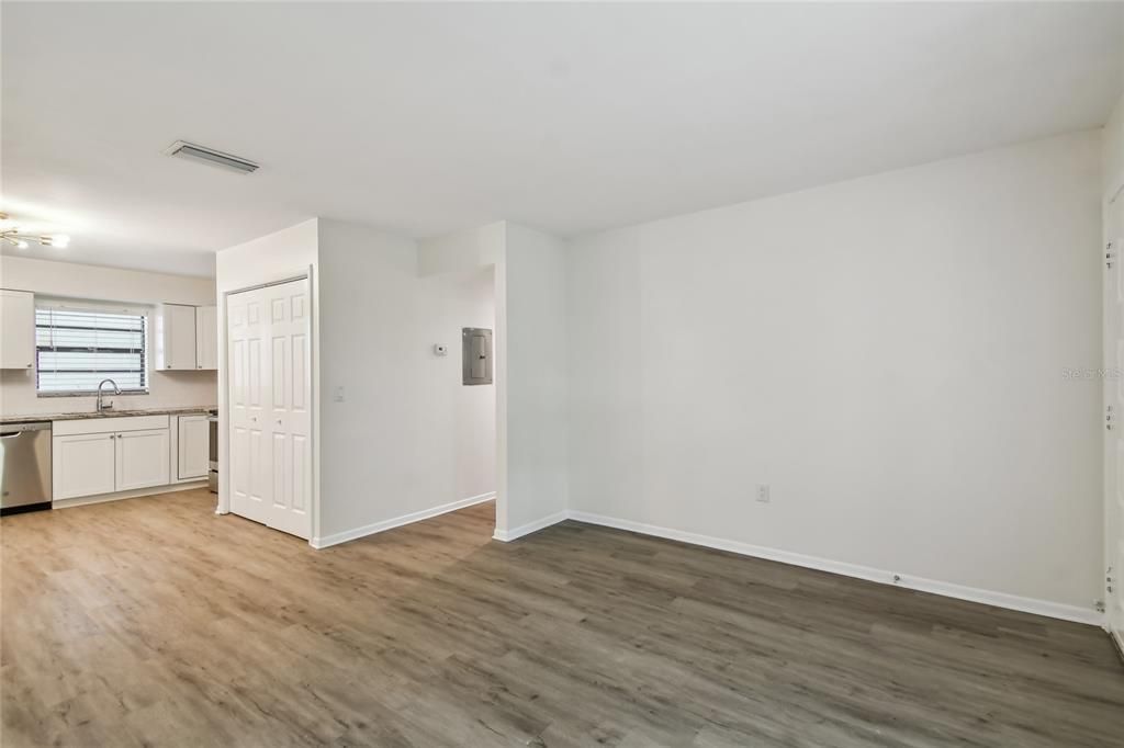 В аренду: $1,650 (2 спален, 1 ванн, 850 Квадратных фут)