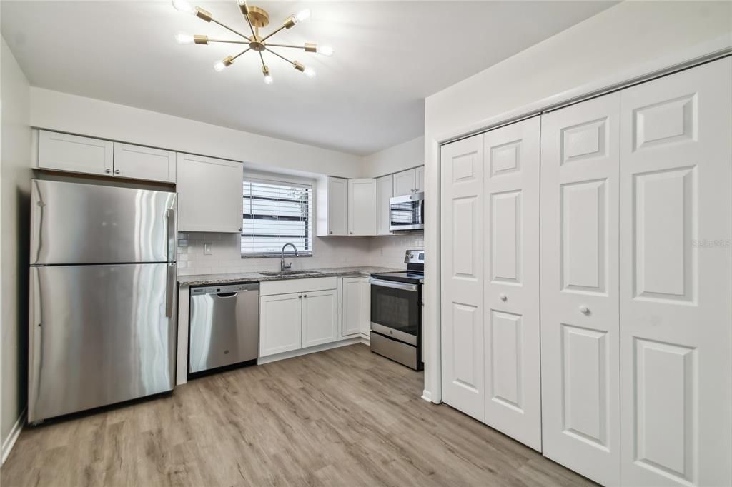 В аренду: $1,650 (2 спален, 1 ванн, 850 Квадратных фут)