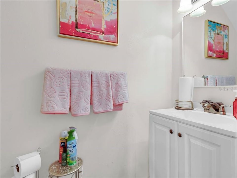 待售: $79,900 (2 贝兹, 1 浴室, 864 平方英尺)