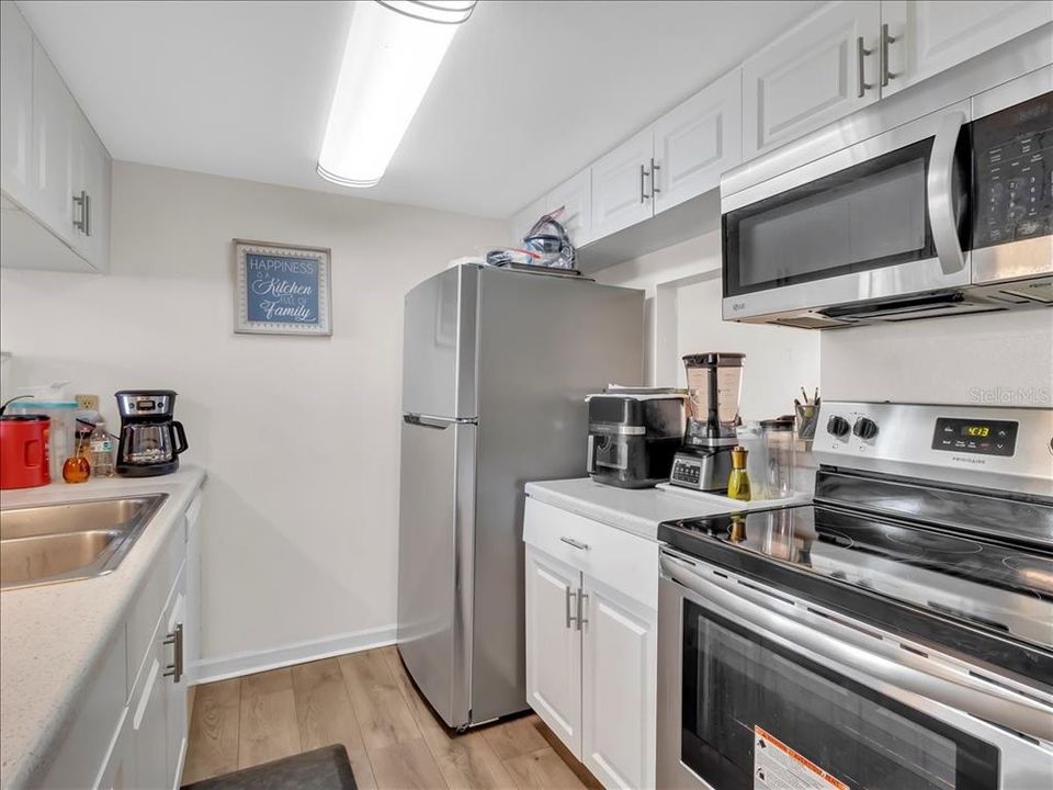 待售: $79,900 (2 贝兹, 1 浴室, 864 平方英尺)