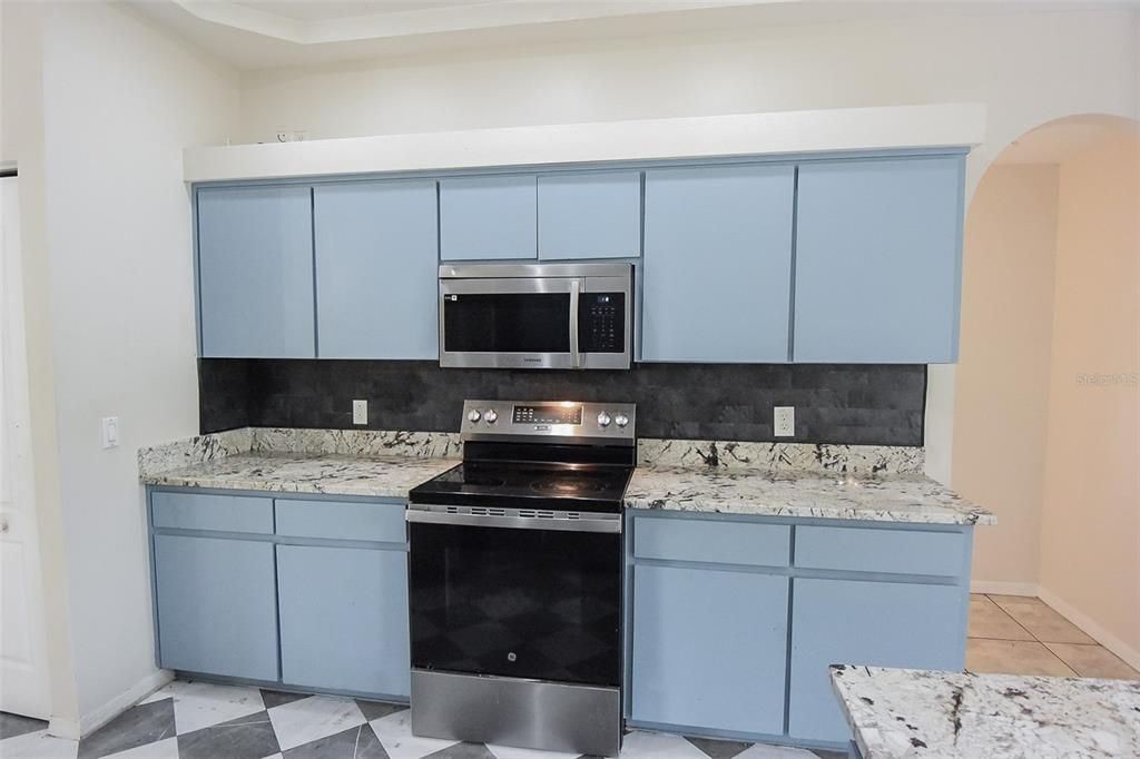 待售: $272,000 (4 贝兹, 3 浴室, 1881 平方英尺)