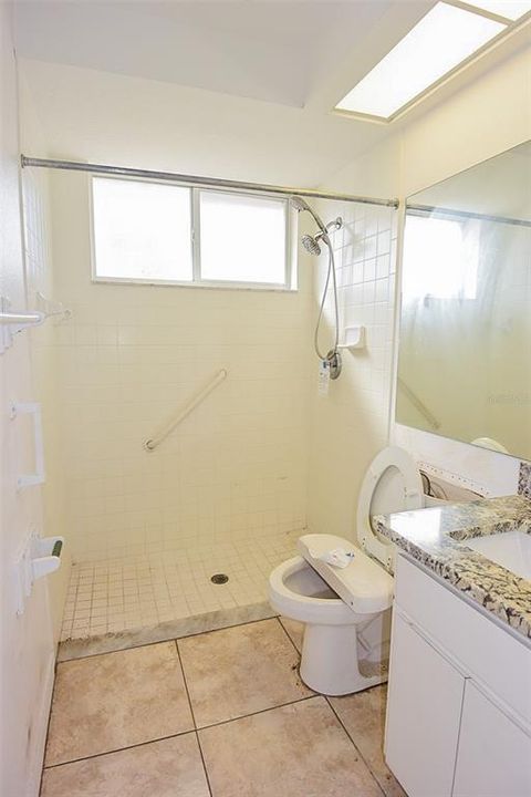 待售: $272,000 (4 贝兹, 3 浴室, 1881 平方英尺)